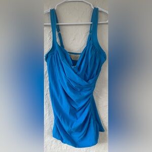 Miraclesuit blue ruched twisted side tankini top, built in bra, adjustable; 10